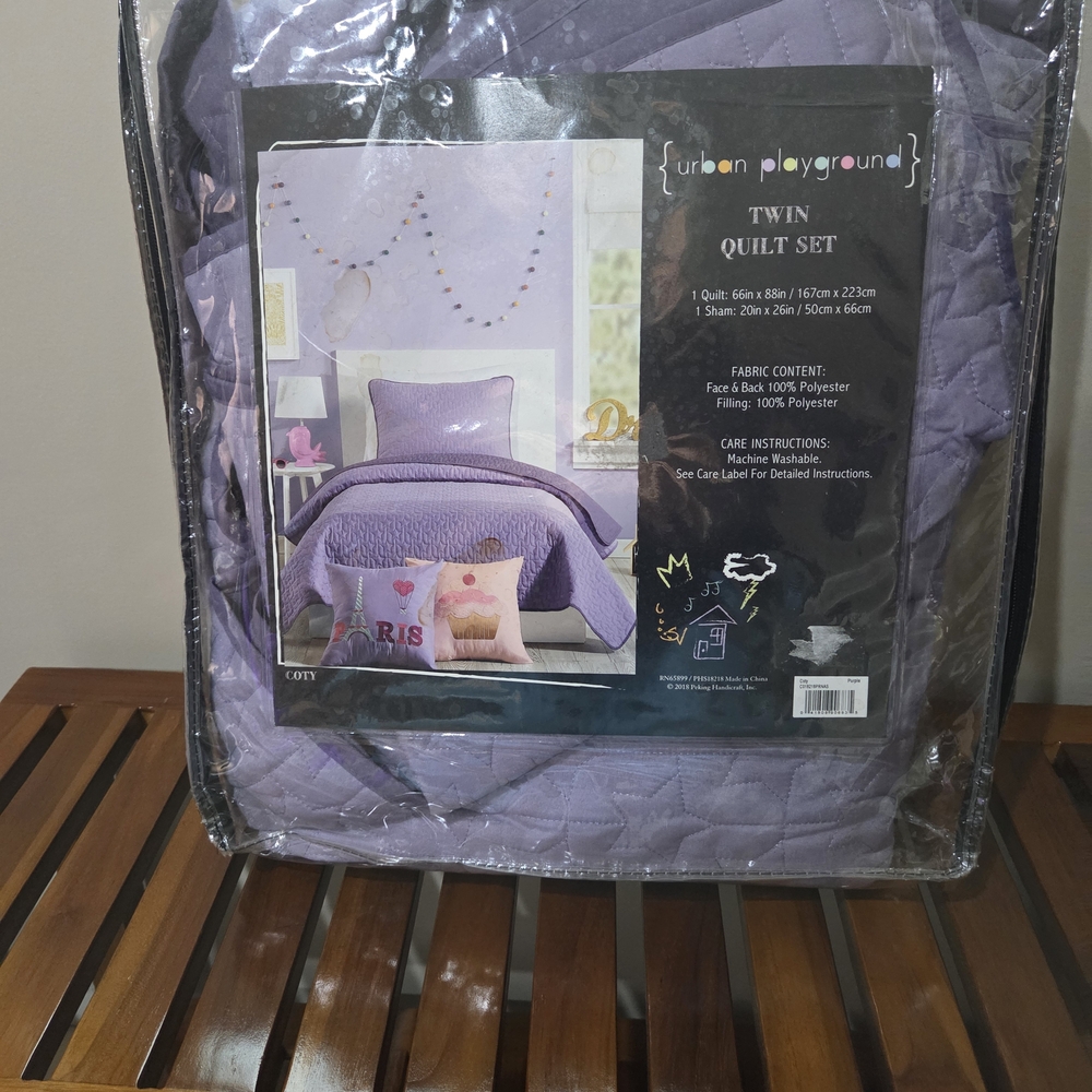 Urban Playground Twin Quilt Set in Purple With Star Pattern New